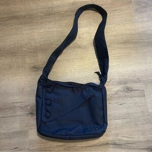OGIO Tablet Navy Blue Messenger Bag EUC